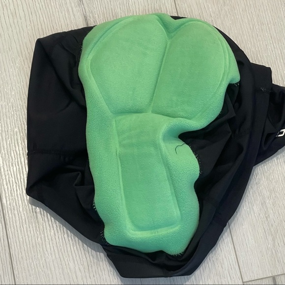 CANARI Padded Cycling Spandex Shorts Size M - Picture 9 of 10